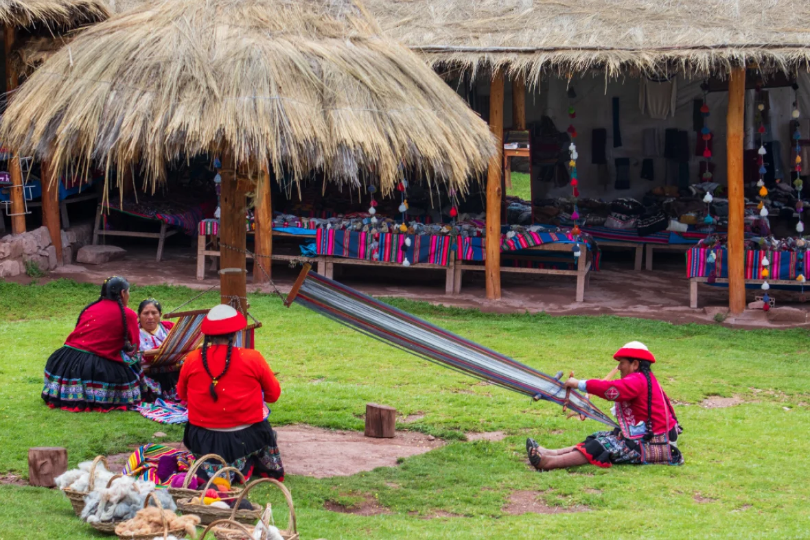 Direct sale of handicrafts from the women of Patacancha